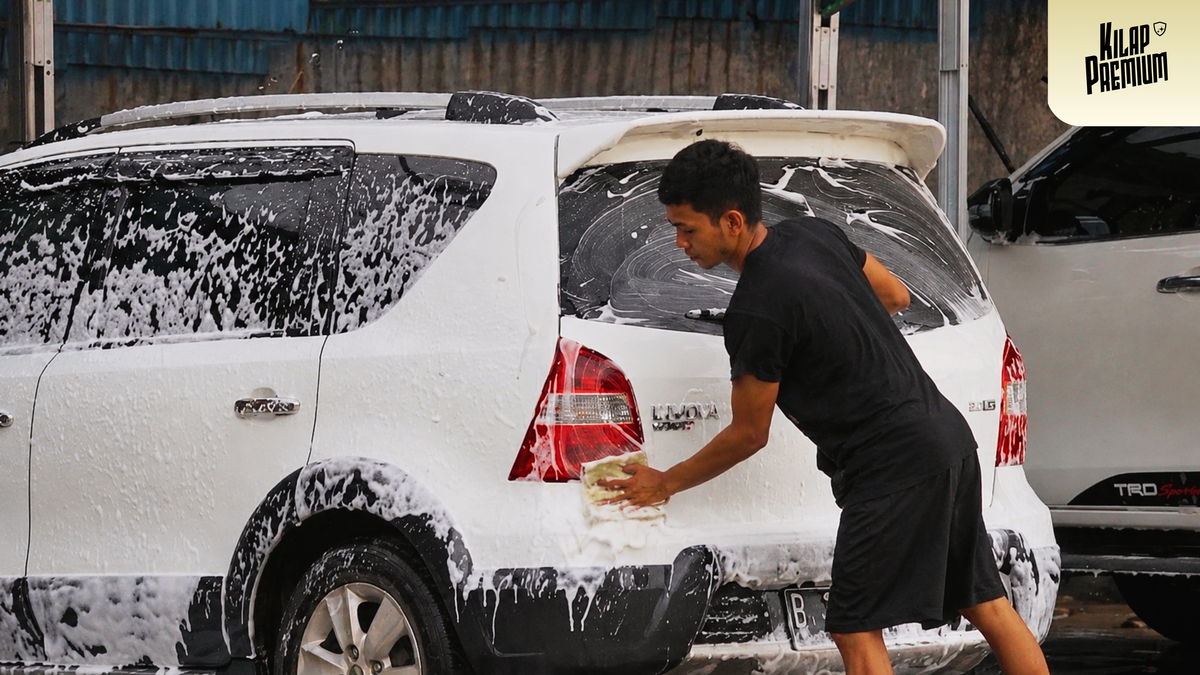 bahaya cuci mobil di bawah sinar matahari langsung-tips dari kilap premium